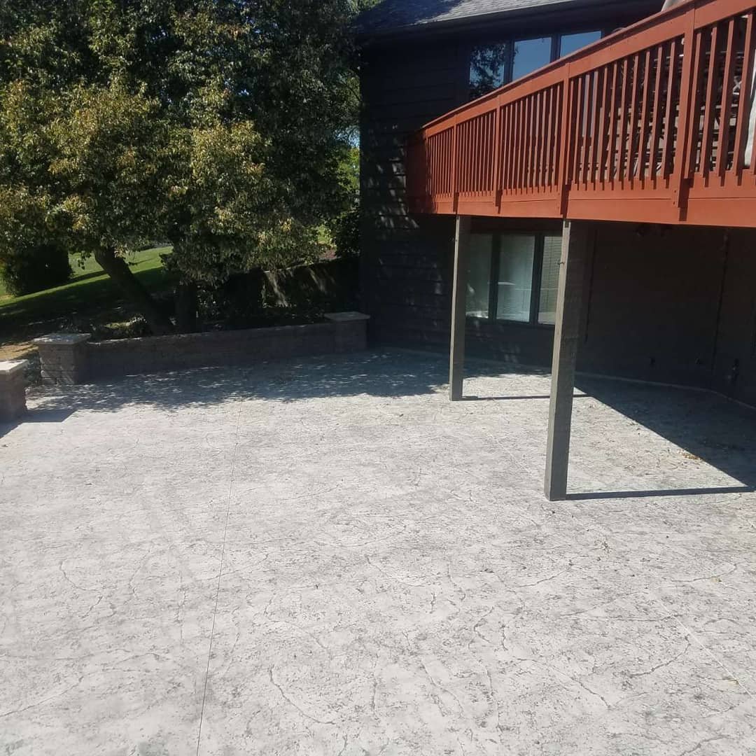 Gray stamped concrete patio. Concrete patios in Avilla. Concrete contractor in Hicksville