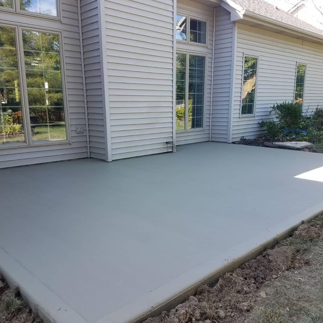 freshly poured concrete patio with a broom finish. Concrete contractor in Paulding.