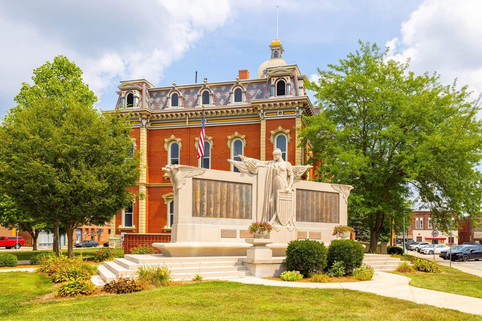 Adams County Courthouse in Decatur, Indiana, with a memorial monument in front